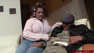 Mawr Tits Bownsio a Theithio ar Ramon am MILF Jordan