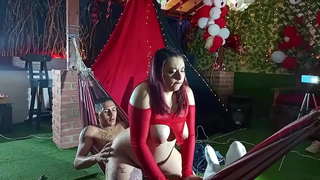 ¡mi mejor amiga tiene una mamá muy caliente que me propuso follar en un motel y me dio un teléfono celular