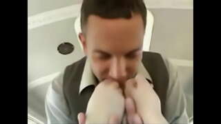 Mlada djevojka u autobusu