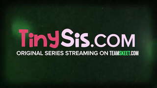 18-Гран Ариан тыште ик ияш-ик паша - трахнуться! Ватет-тыйым мотор чуриетым тиде йӧратен ончен шичме гыч, кунам тудо кугу логарже чыкен членышт, да йыҥысымаш, куанымыж дене, кунам тудо тӱкедылаш