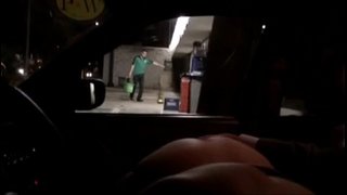 Kim Exhibicionista mostrando el culo a estra &amp; Munoz; os en el auto M &amp; Drive; xxco DF