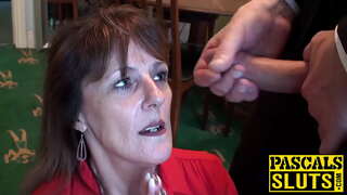 طلقت سيدة ناضجة باندورا يستمتع منقاد الجنس