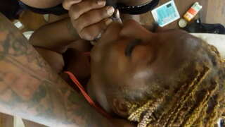 Глибока глотка з недбалою головкою від негритянки товстушки