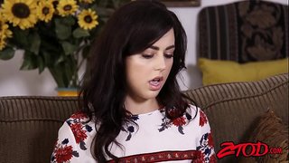 ���લચાવતું જુલિયા એન અને વ્હીટની સફેદ સંભાળવા એક મોટો લોડો