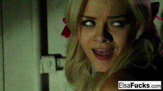 Blonde cochonne se fait ramoner