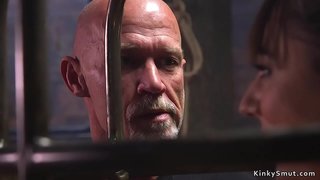 Senas meistras fucks karšto brunetka vergas giliai gerklės iki kirpčiukai jos pūlingas lynų nelaisvėje