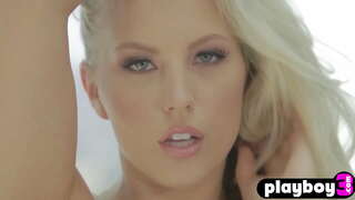 Gorąca lesbijka pokazała swoje idealne wielkie cycki