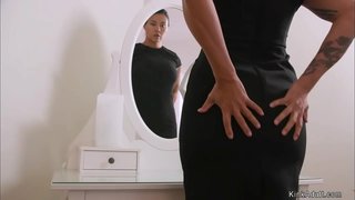 Chơi Mẹ đã mời gái, bạn trên Ngày Valentine nhà và sau đó, bằng với dày dây đeo chim