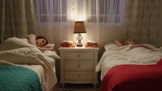 Lesbia lenis fun inter rufus et flava chick