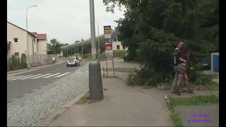 Зводзь маладую шлюшку трахнуться пад мостам у грамадскім парку